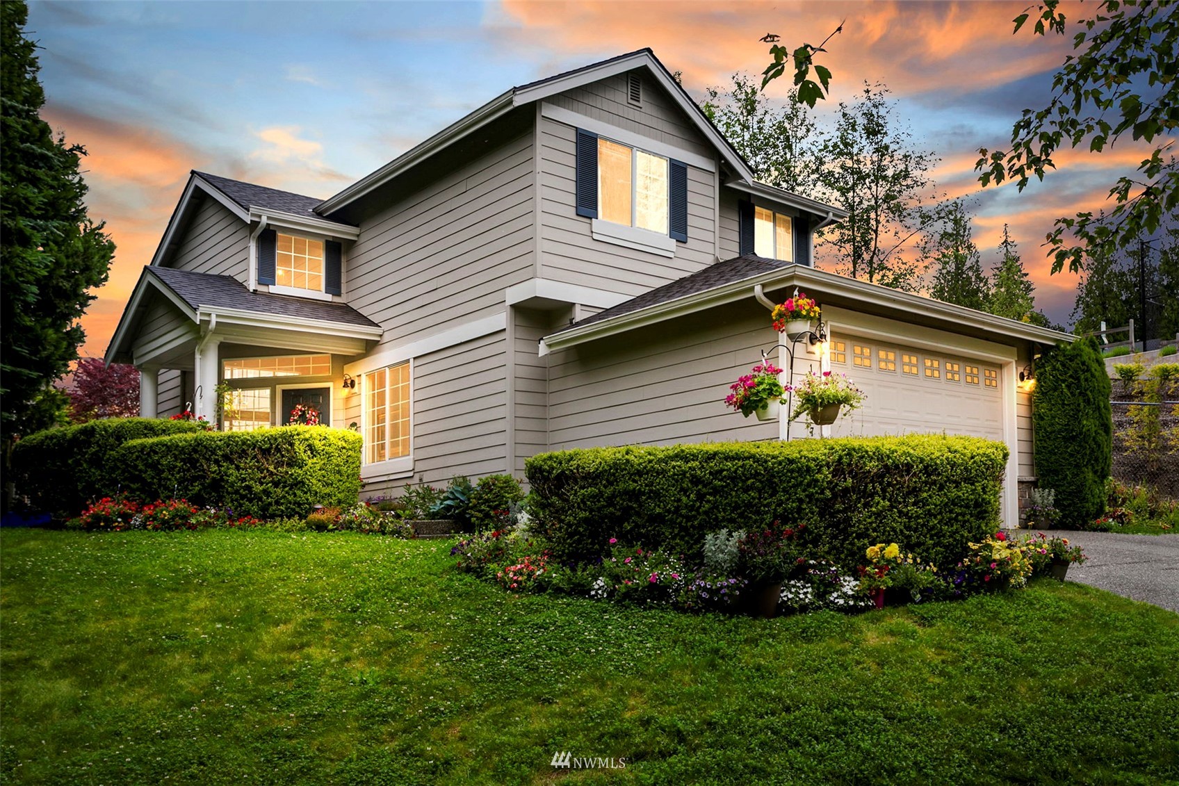 18487 Rainier View Road Southeast Monroe, WA 98272 - Photo 1 of 19 a front view of a house with a garden