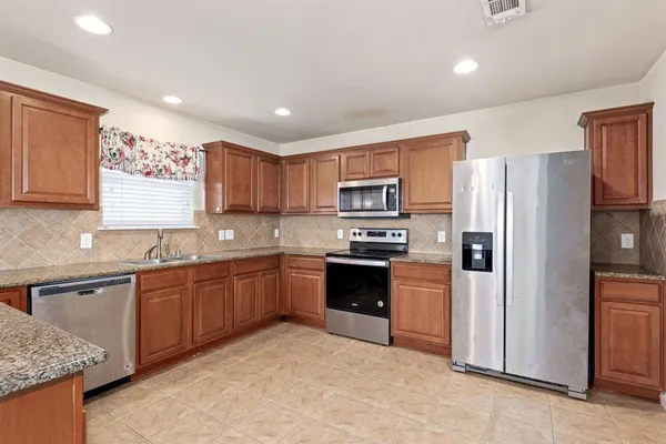 $2,400 | 9105 Sun Haven Way, Fort Worth, TX 76244