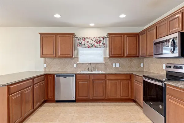 $2,400 | 9105 Sun Haven Way, Fort Worth, TX 76244