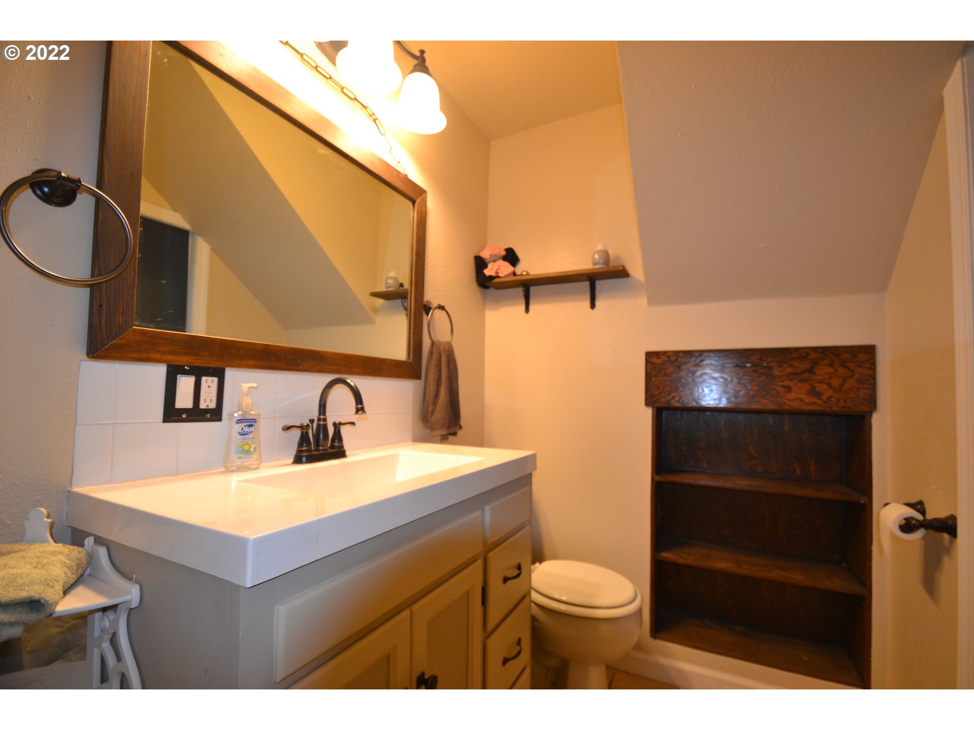 1450 Southwest 10th Street Dallas, OR 97338 - Photo 14 of 32 Gallery Image 14