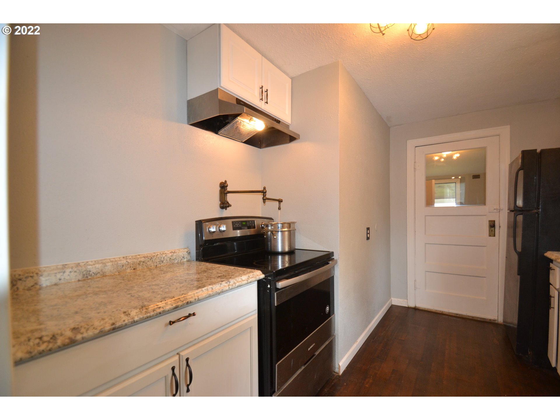 1450 Southwest 10th Street Dallas, OR 97338 - Photo 9 of 32 Gallery Image 9