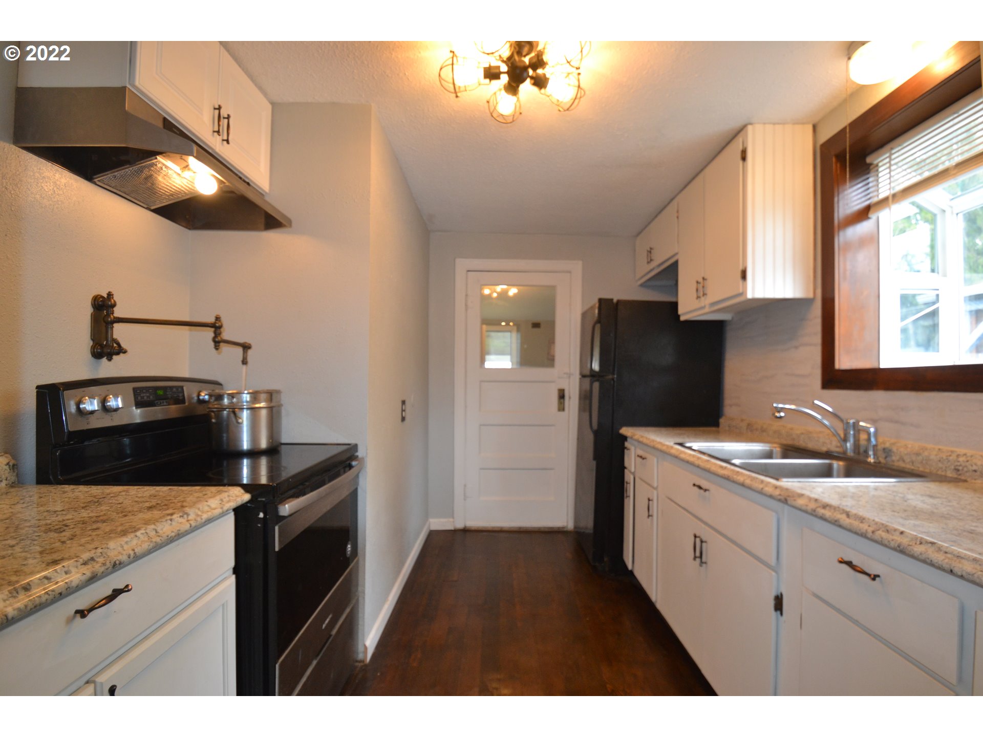 1450 Southwest 10th Street Dallas, OR 97338 - Photo 10 of 32 Gallery Image 10