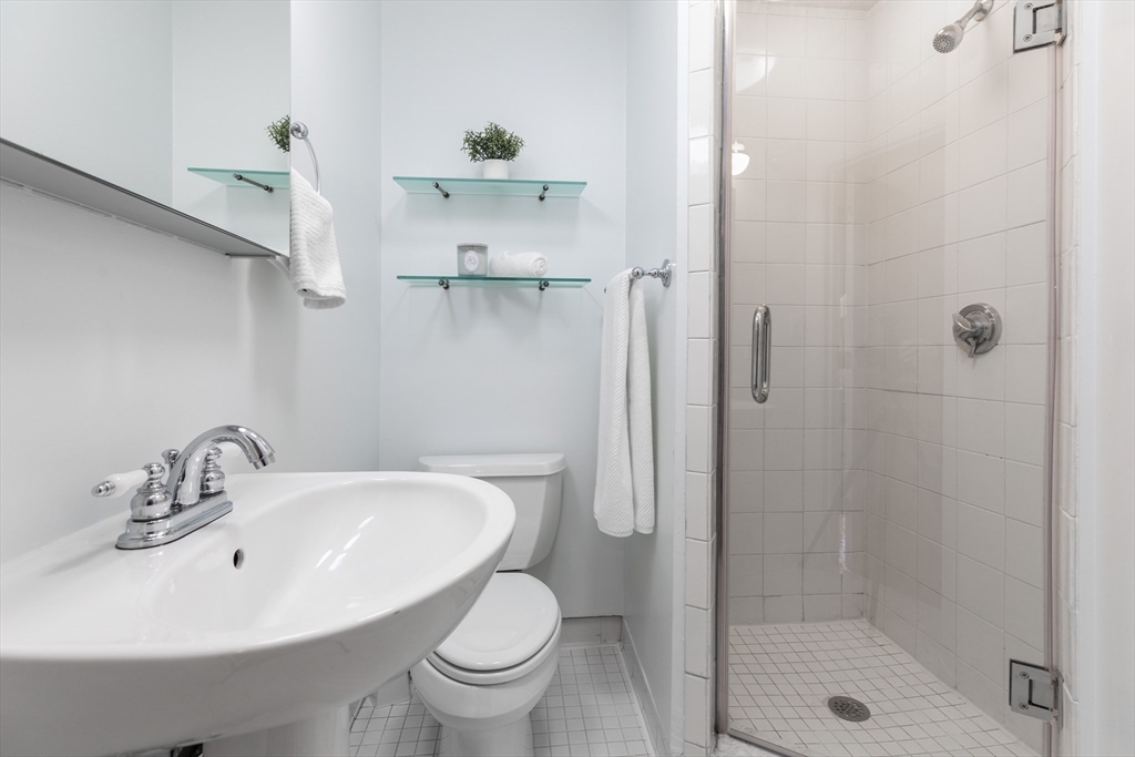230 Commonwealth Avenue Boston, MA 02116 - Photo 33 of 42