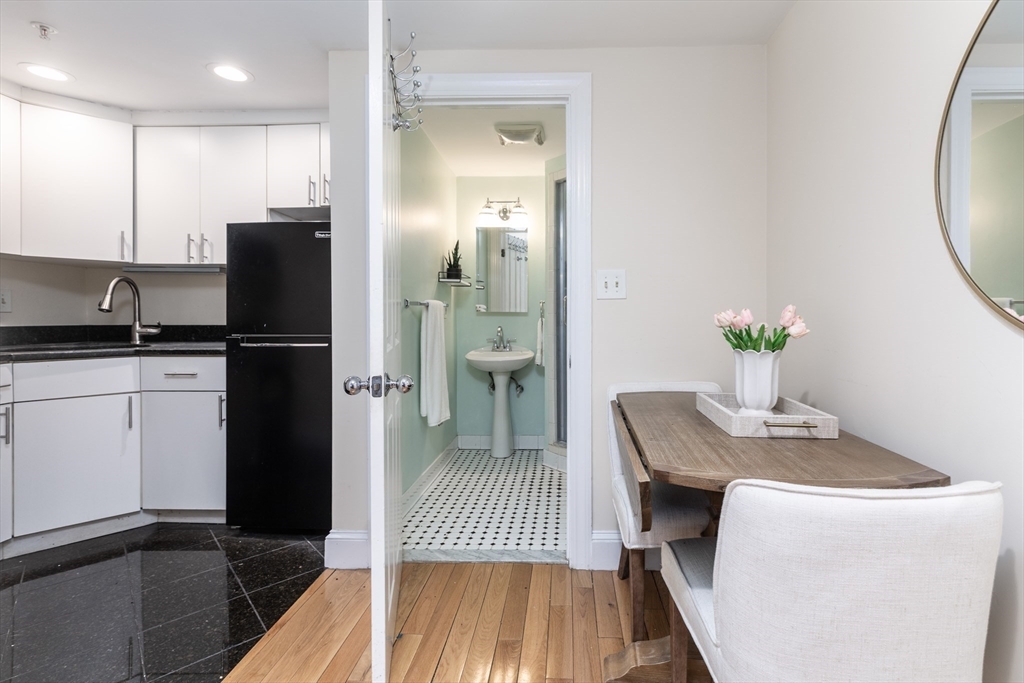 230 Commonwealth Avenue Boston, MA 02116 - Photo 38 of 42