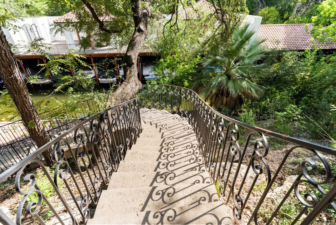 1937 Rue De St Tropez, Unit 10 Austin, TX 78746 - Photo 23 of 35