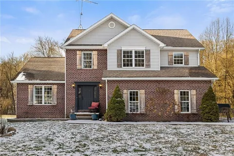 $385,000 | 642 Portersville Road, Ellwood City, PA 16117