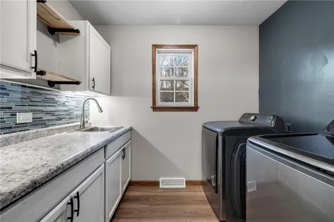 $385,000 | 642 Portersville Road, Ellwood City, PA 16117