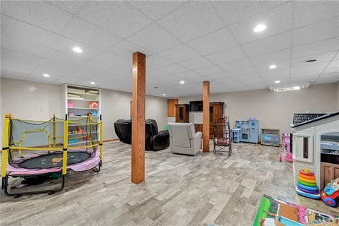 $385,000 | 642 Portersville Road, Ellwood City, PA 16117