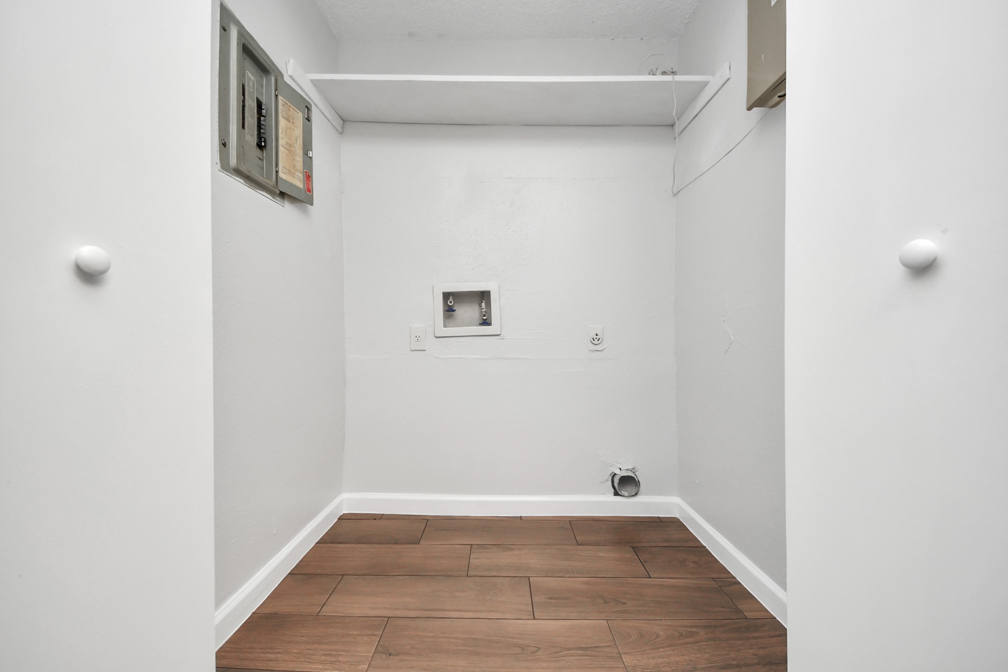 3750 Tanglewilde Street, Unit A7 Houston, TX 77063 - Photo 13 of 36 a view of an empty room with wooden floor