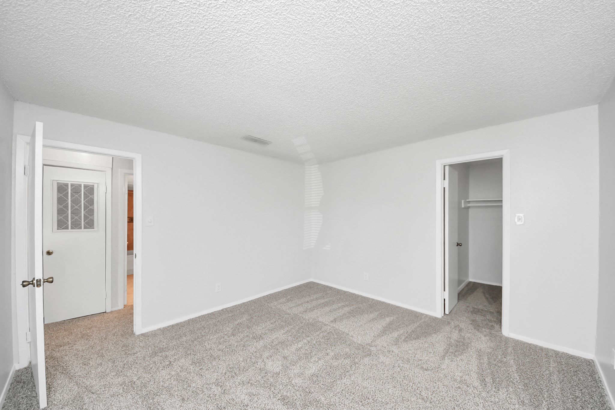 3750 Tanglewilde Street, Unit A7 Houston, TX 77063 - Photo 19 of 36 a view of an empty room and closet area