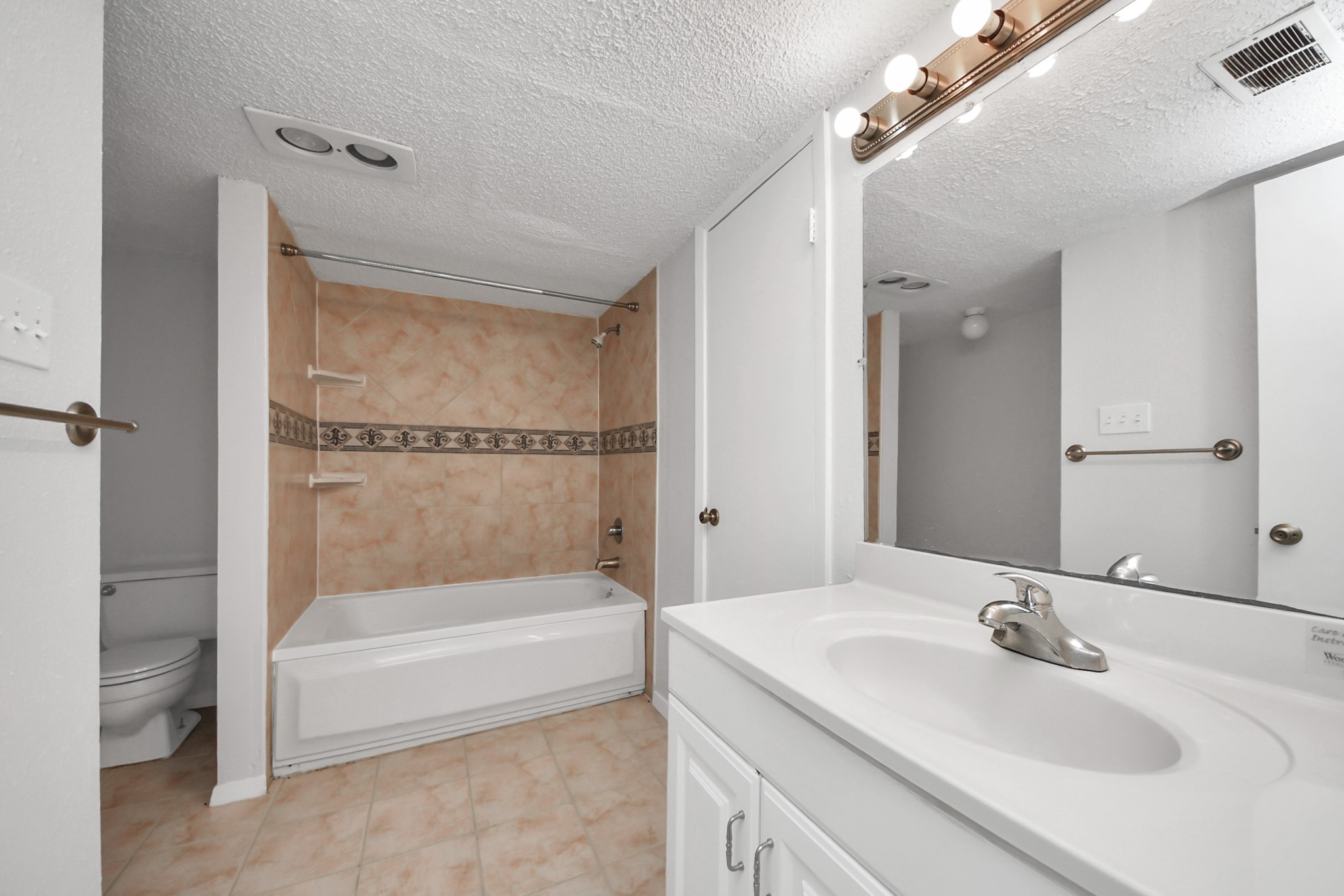 3750 Tanglewilde Street, Unit A7 Houston, TX 77063 - Photo 21 of 36 a bathroom with a bathtub and a sink