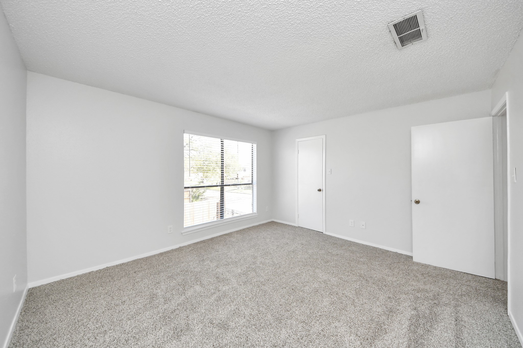 3750 Tanglewilde Street, Unit A7 Houston, TX 77063 - Photo 22 of 36 a view of an empty room with a window