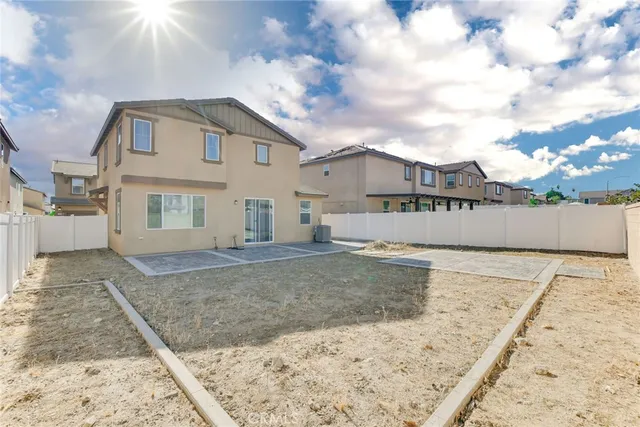 $575,000 | 2526 Gunner Ridge Way, Rialto, CA 92377