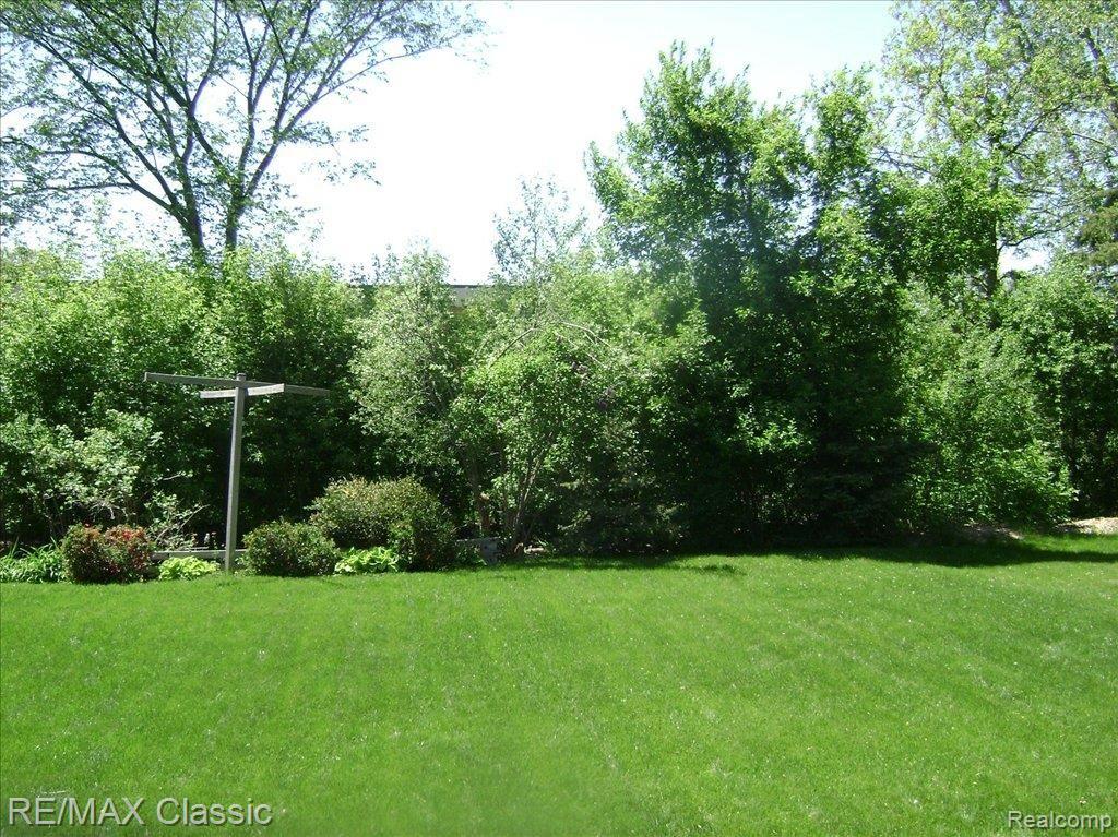758 Ten Point Drive Rochester, MI 48309 - Photo 10 of 10 back yard