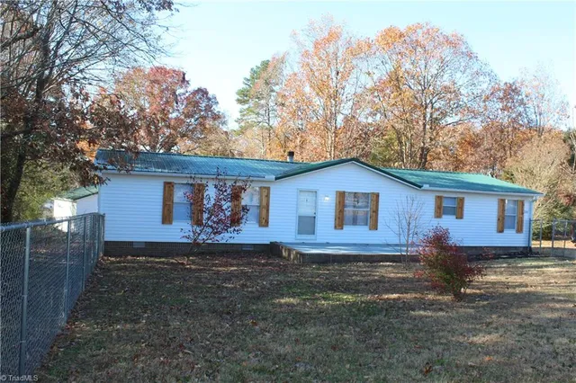 $234,900 | 139 Crestwood Circle, Lexington, NC 27295