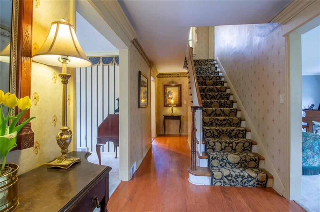 404 Morrison Drive Pittsburgh, PA 15216 - Photo 2 of 25