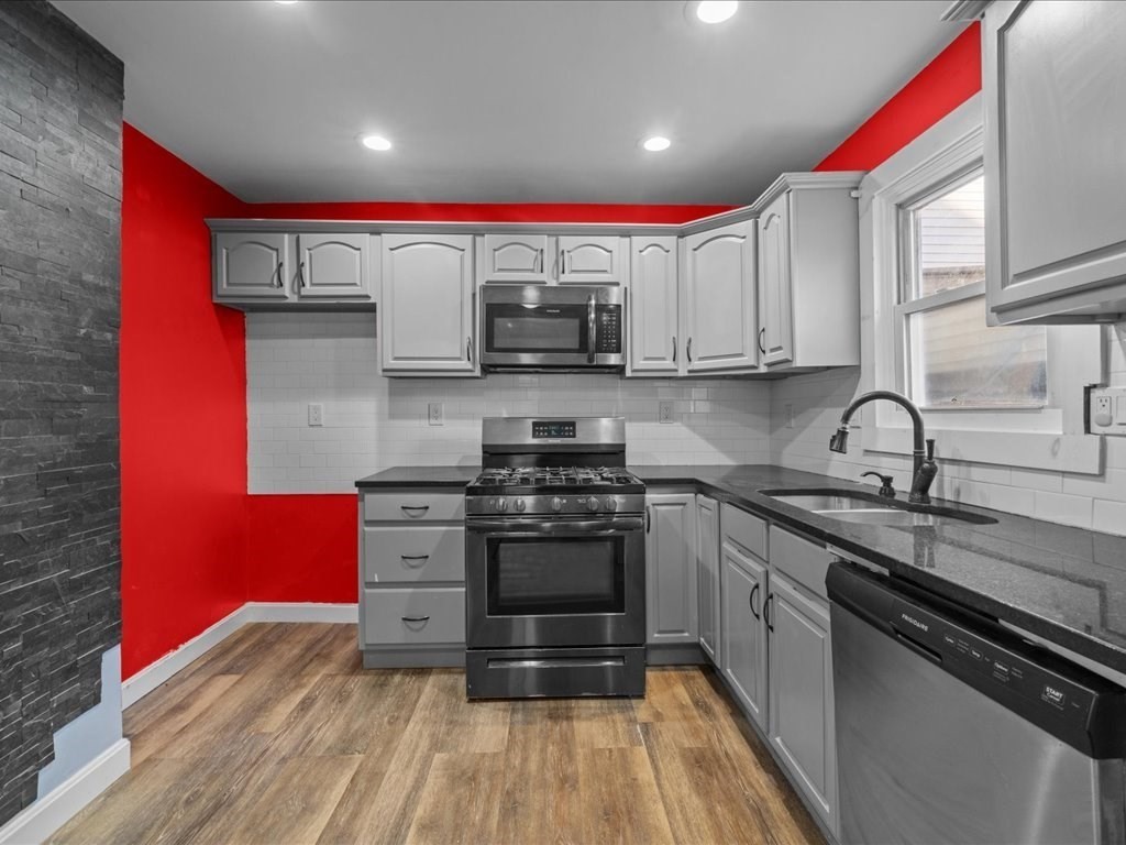 334 Fountain Street Fall River, MA 02721 - Photo 3 of 30