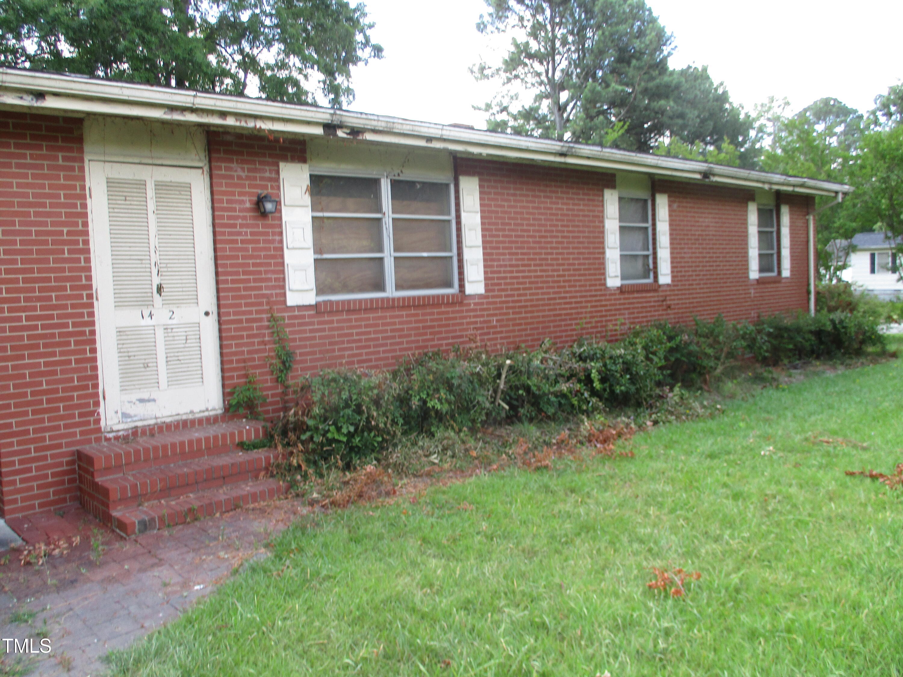 1432 Cross Link Road Raleigh, NC 27610 - Photo 2 of 16 a front view of a house with garden