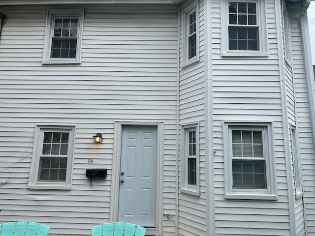 66 R Foster Street, Unit 66 Boston, MA 02135 - Photo 6 of 9 a view of a house and that has more windows and more windows