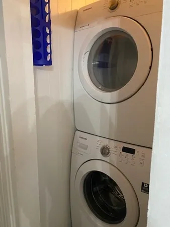 a close up view of a washer and dryer