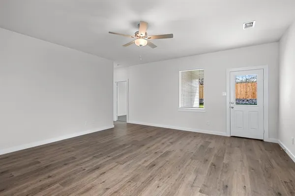 $2,325 | 1720 Paul Drive, Seagoville, TX 75159