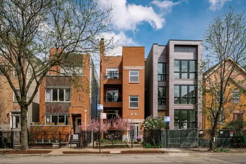 $700,000 | 2849 North Damen Avenue, Unit 3, Chicago, IL 60618