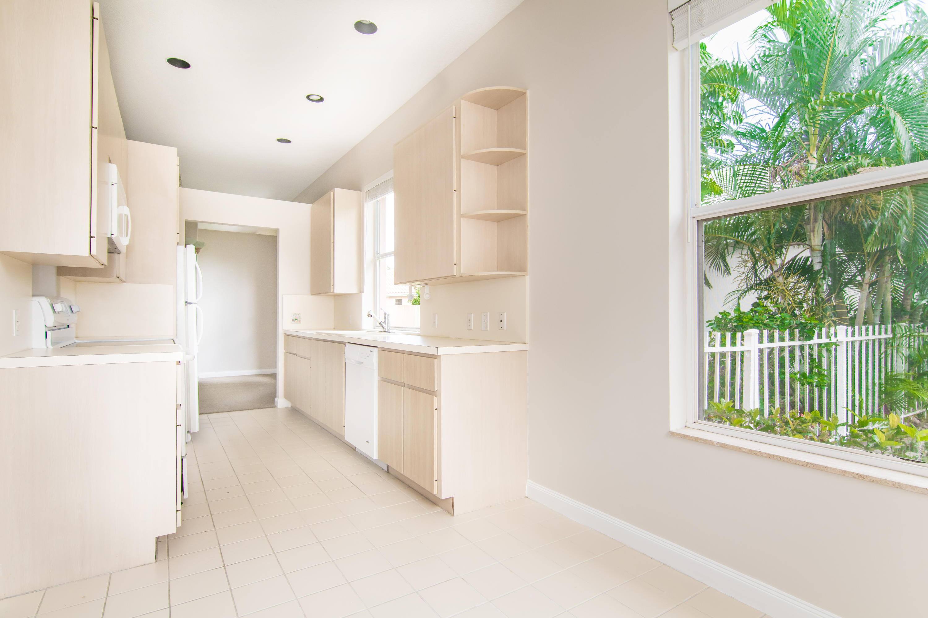 146 Hampton Circle Jupiter, FL 33458 - Photo 3 of 28 Kitchen