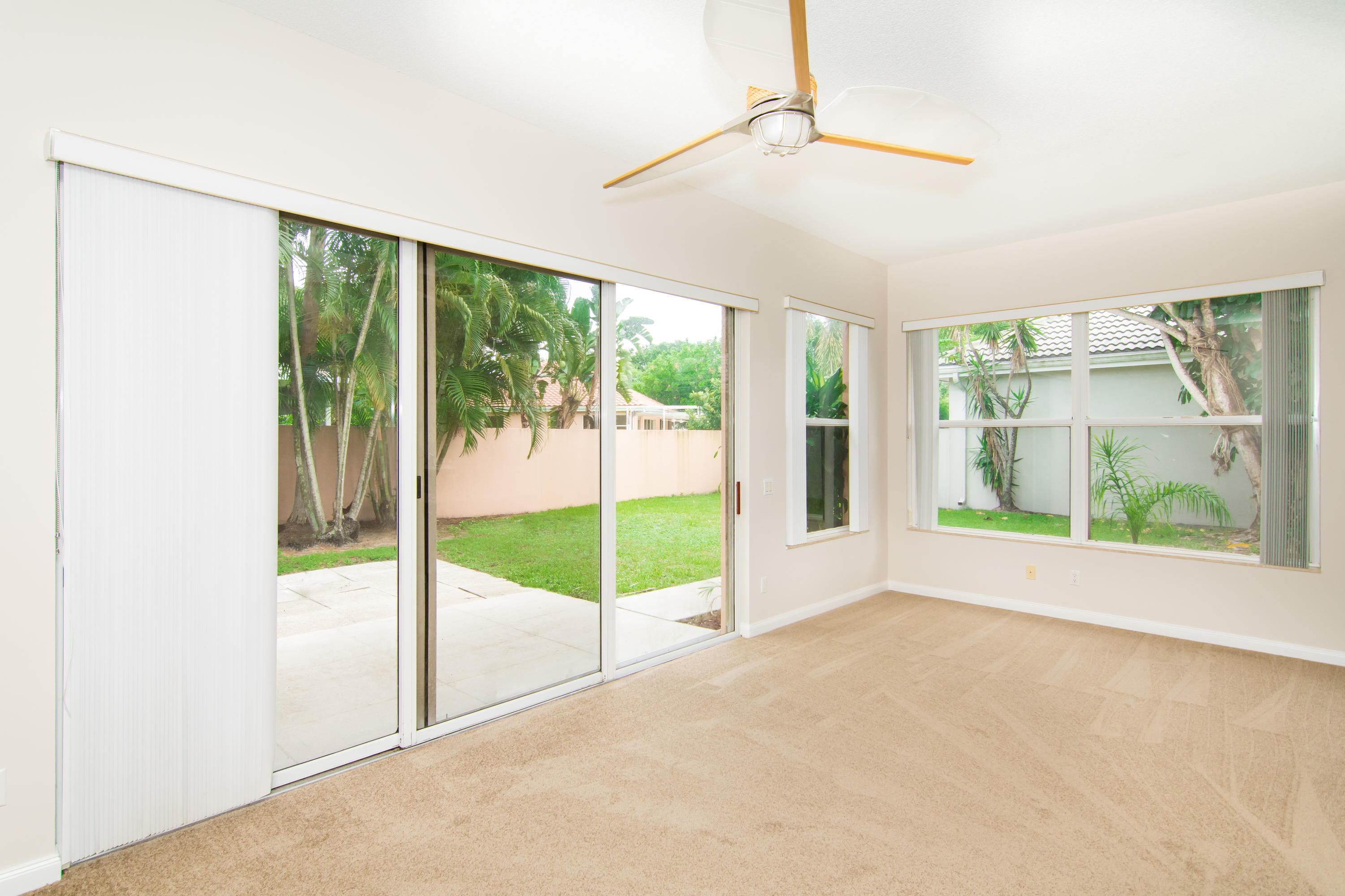 146 Hampton Circle Jupiter, FL 33458 - Photo 6 of 28 Living room