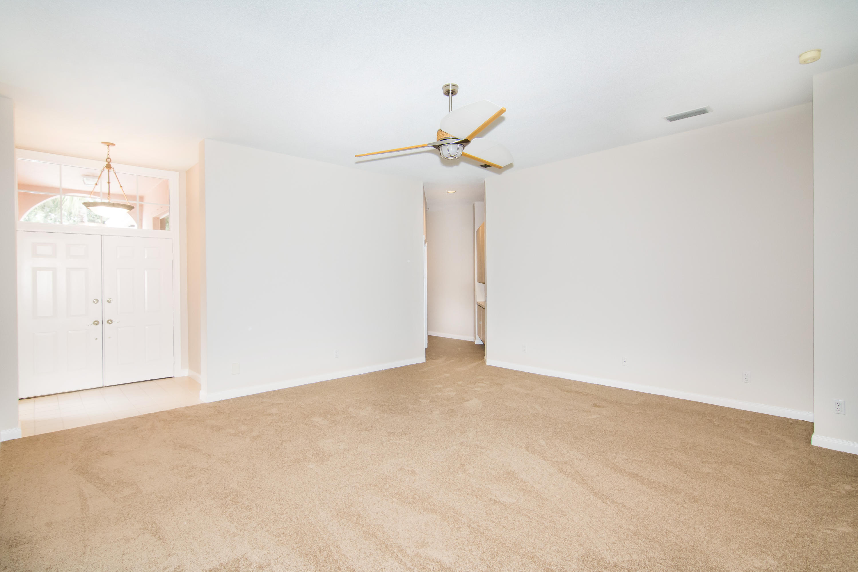 146 Hampton Circle Jupiter, FL 33458 - Photo 9 of 28 Living room