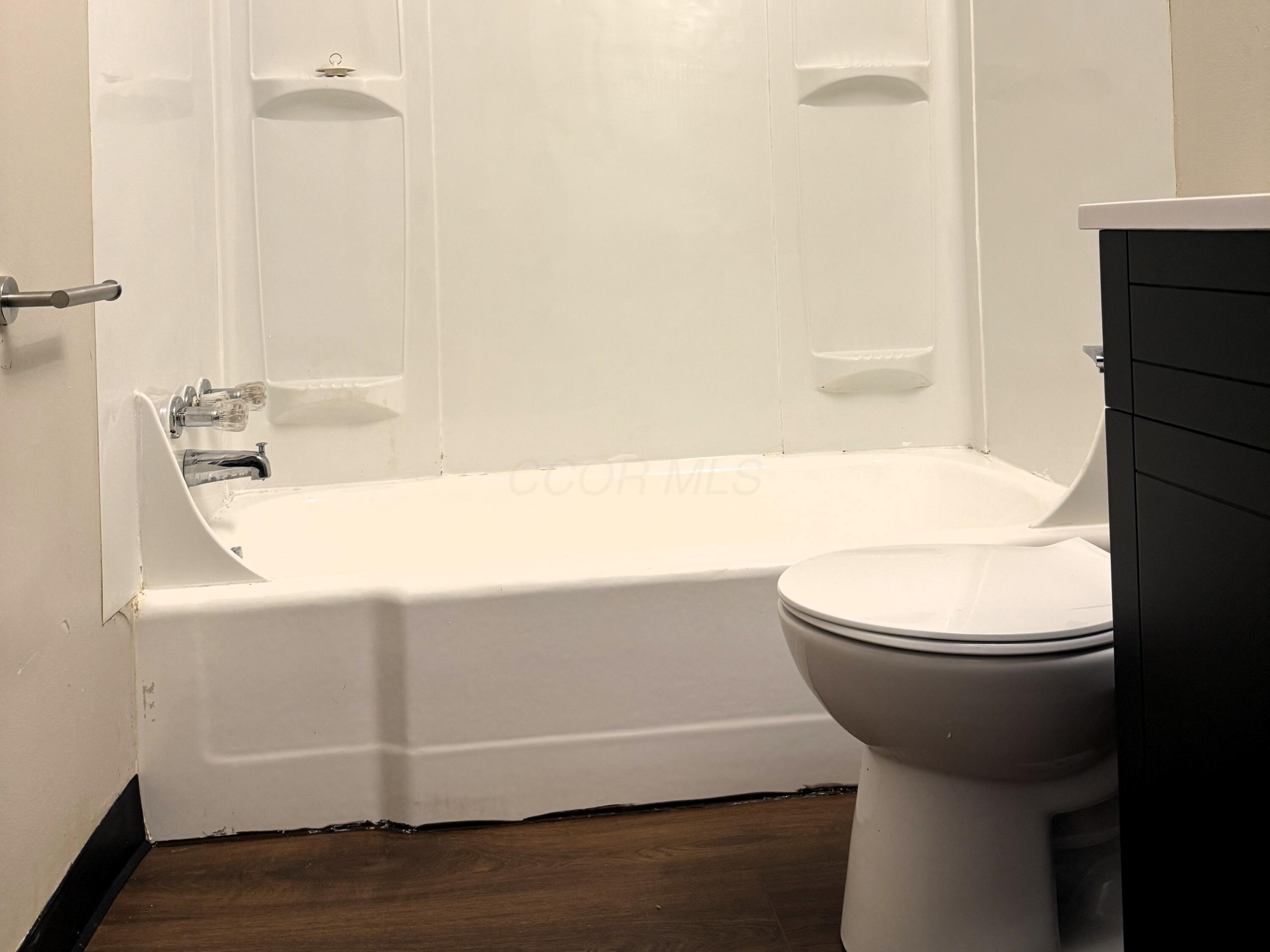 4645 Sandy Lane Road, Unit AD Columbus, OH 43224 - Photo 21 of 44 B - Bathroom