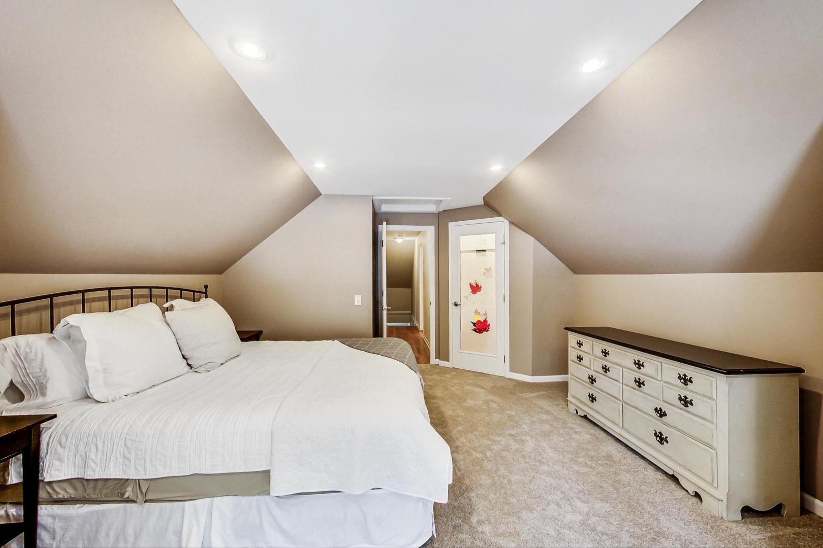 518 South Arlington Heights Road Arlington Heights, IL 60005 - Photo 19 of 42 a bedroom with a bed and a window