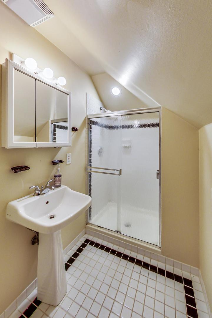 518 South Arlington Heights Road Arlington Heights, IL 60005 - Photo 27 of 42 a bathroom with a sink a toilet and shower