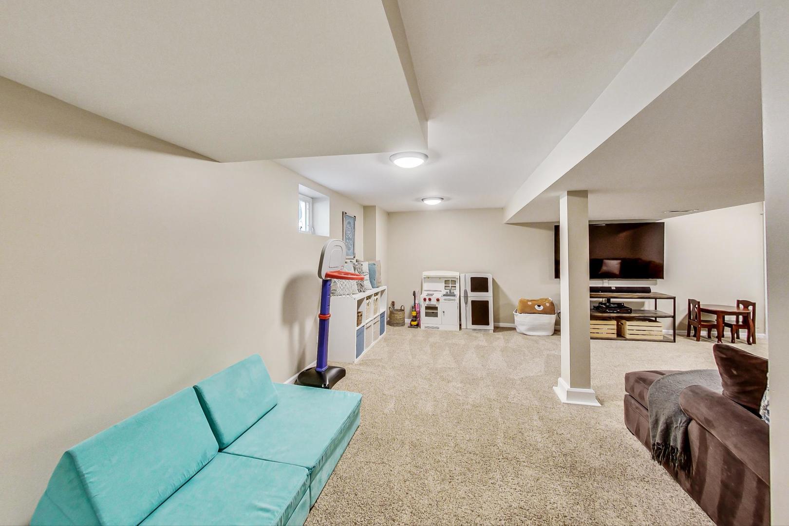 518 South Arlington Heights Road Arlington Heights, IL 60005 - Photo 28 of 42 a view of a livingroom with furniture and a flat screen tv
