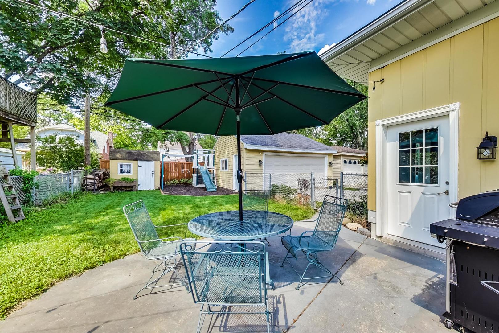 518 South Arlington Heights Road Arlington Heights, IL 60005 - Photo 36 of 42 a view of patio with table and chairs under an umbrella
