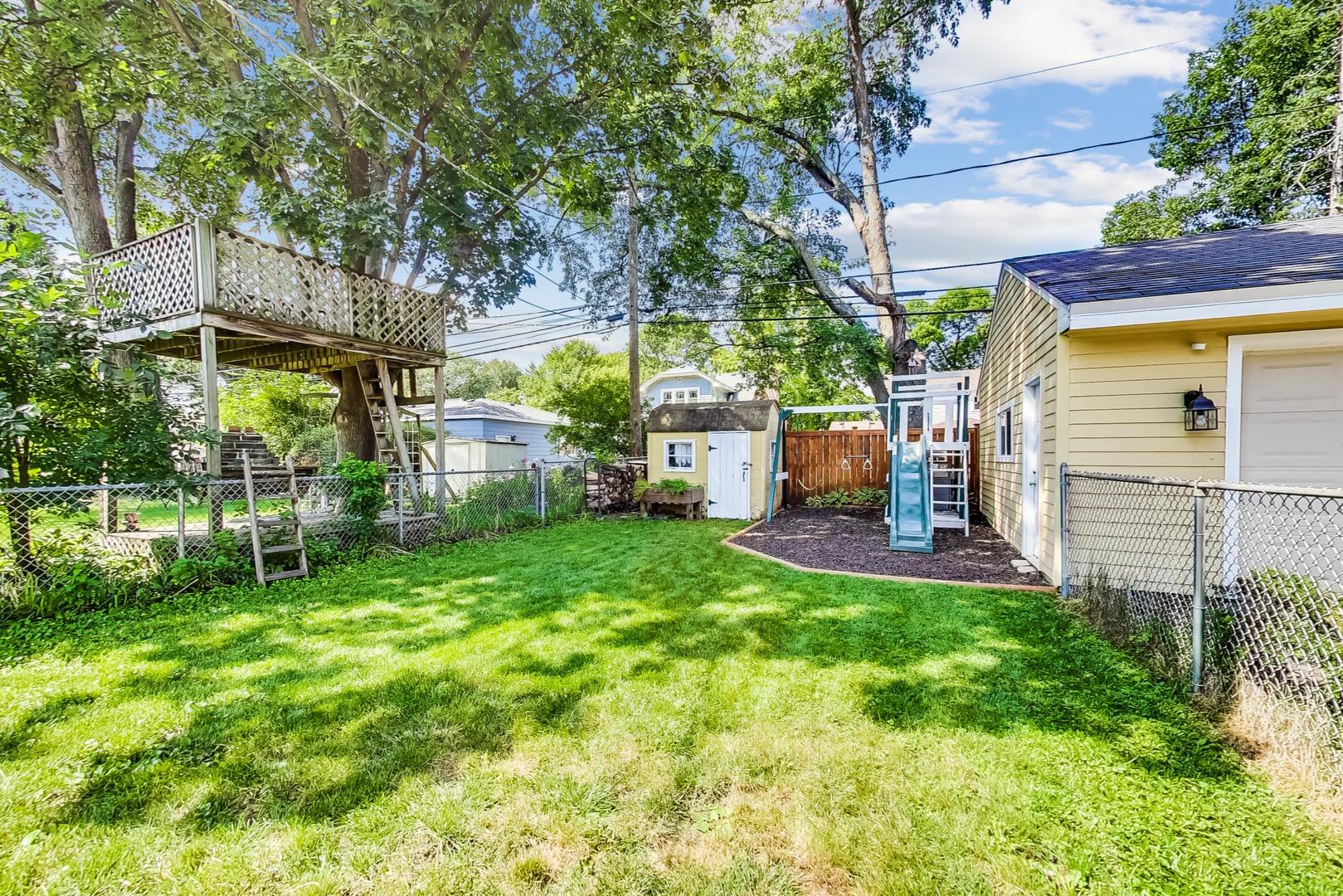 518 South Arlington Heights Road Arlington Heights, IL 60005 - Photo 39 of 42 a view of a back yard with green space