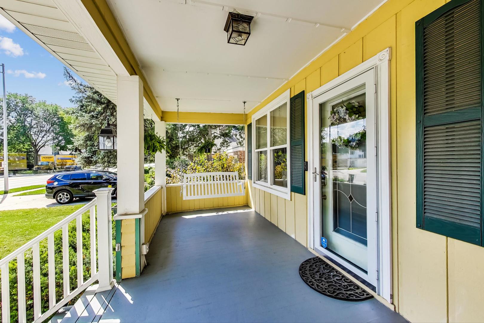 518 South Arlington Heights Road Arlington Heights, IL 60005 - Photo 4 of 42 a view of a porch with furniture