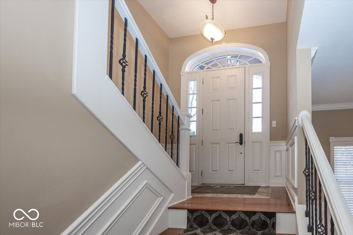 2487 Glebe Street Carmel, IN 46032 - Photo 3 of 31