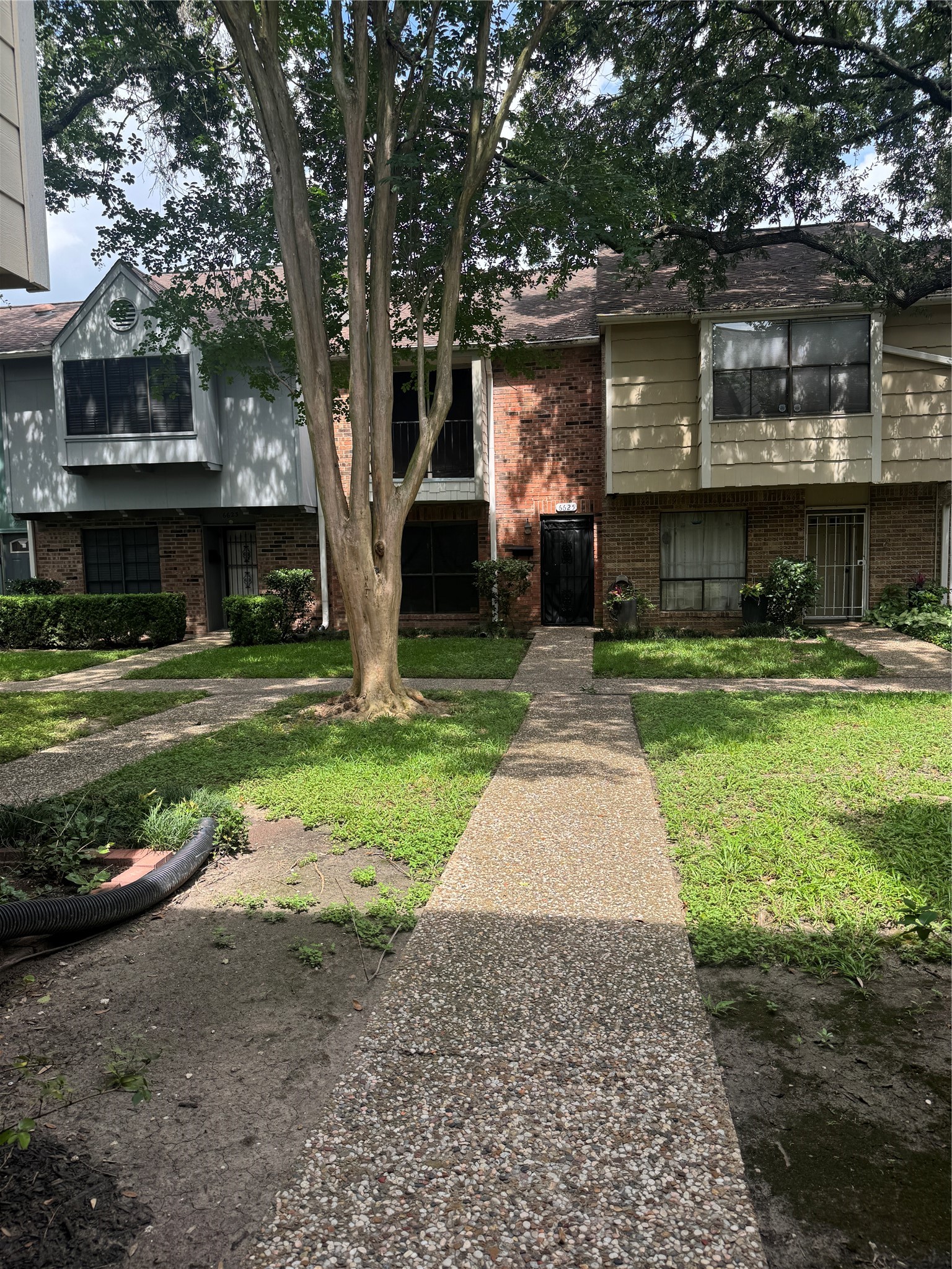 6645 Wanda Lane Houston, TX 77074 - Photo 2 of 27 Very park like environmet