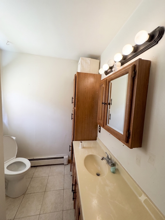 27 High Street Sturbridge, MA 01518 - Photo 10 of 17 a bathroom with a sink and mirror