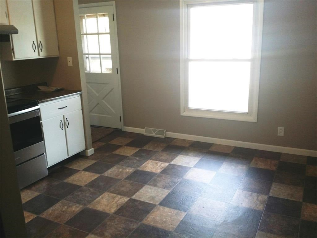 412 Cherry Hill Road Southwest Cedar Rapids, IA 52404 - Photo 2 of 21 Gallery Image 2