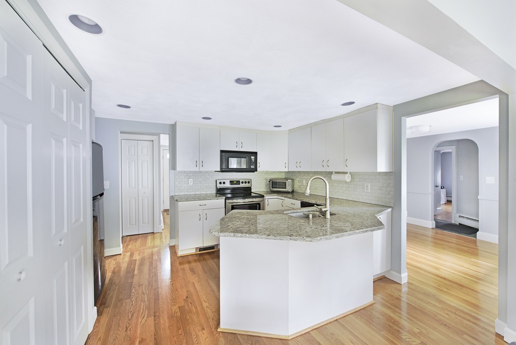 4 Williams Road North Reading, MA 01864 - Photo 11 of 27 Gallery Image 11