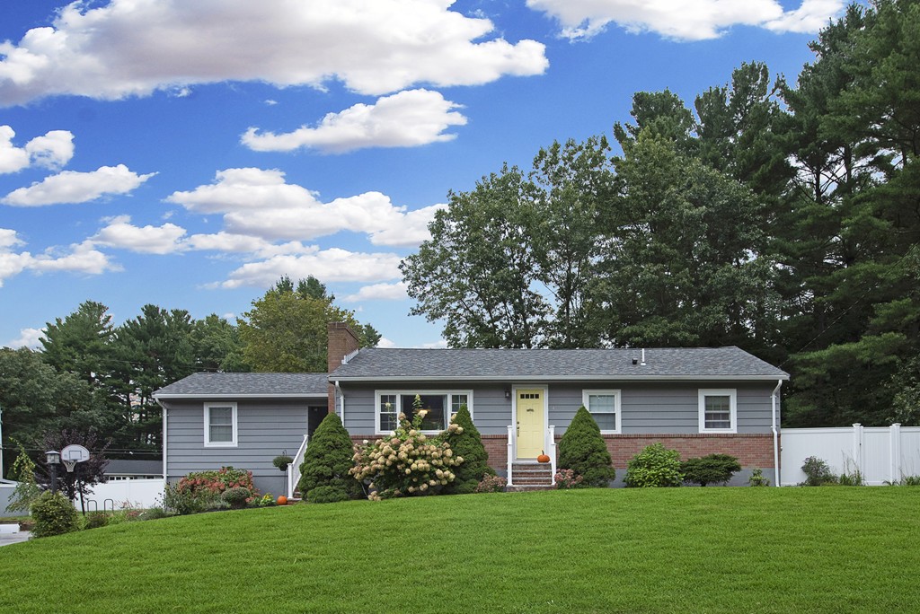 4 Williams Road North Reading, MA 01864 - Photo 2 of 27 Gallery Image 2