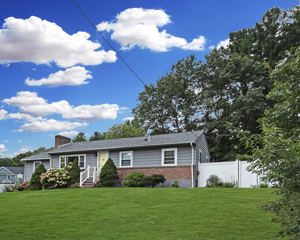 4 Williams Road North Reading, MA 01864 - Photo 3 of 27 Gallery Image 3