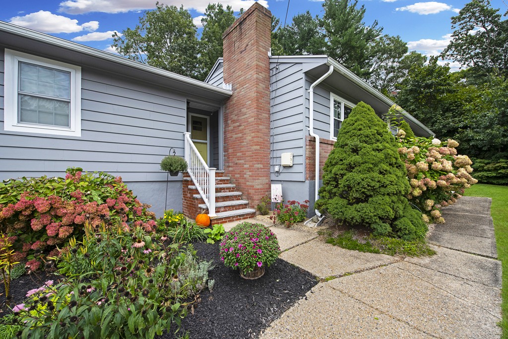 4 Williams Road North Reading, MA 01864 - Photo 4 of 27 Gallery Image 4