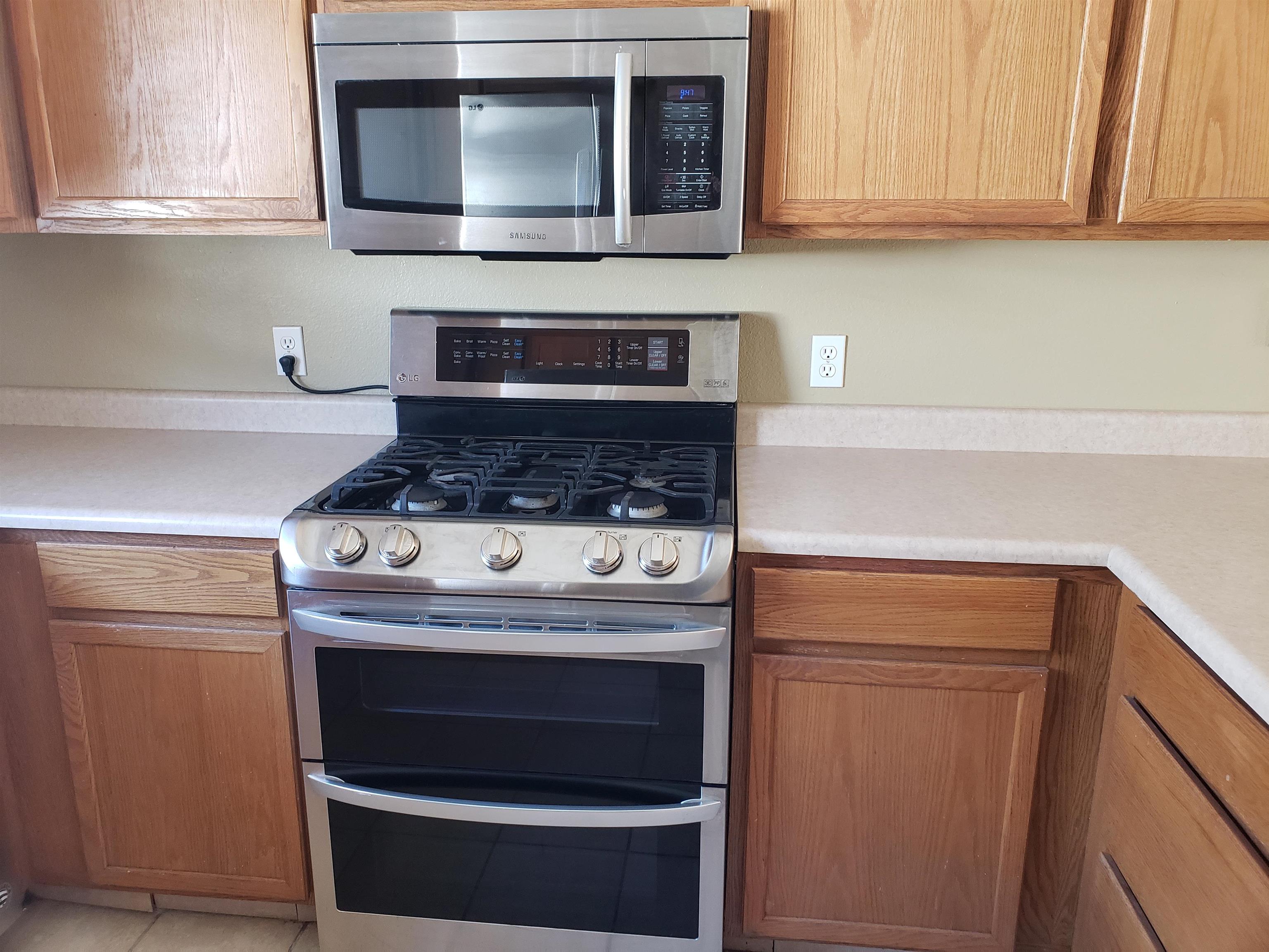 515 Quebec Court Fruita, CO 81521 - Photo 6 of 16 a stove top oven sitting inside of a kitchen and granite counter tops
