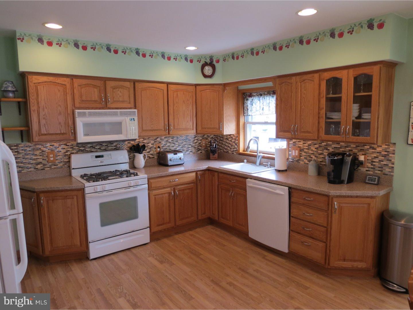 4032 Vernon Road Drexel Hill, PA 19026 - Photo 8 of 25 Kitchen
