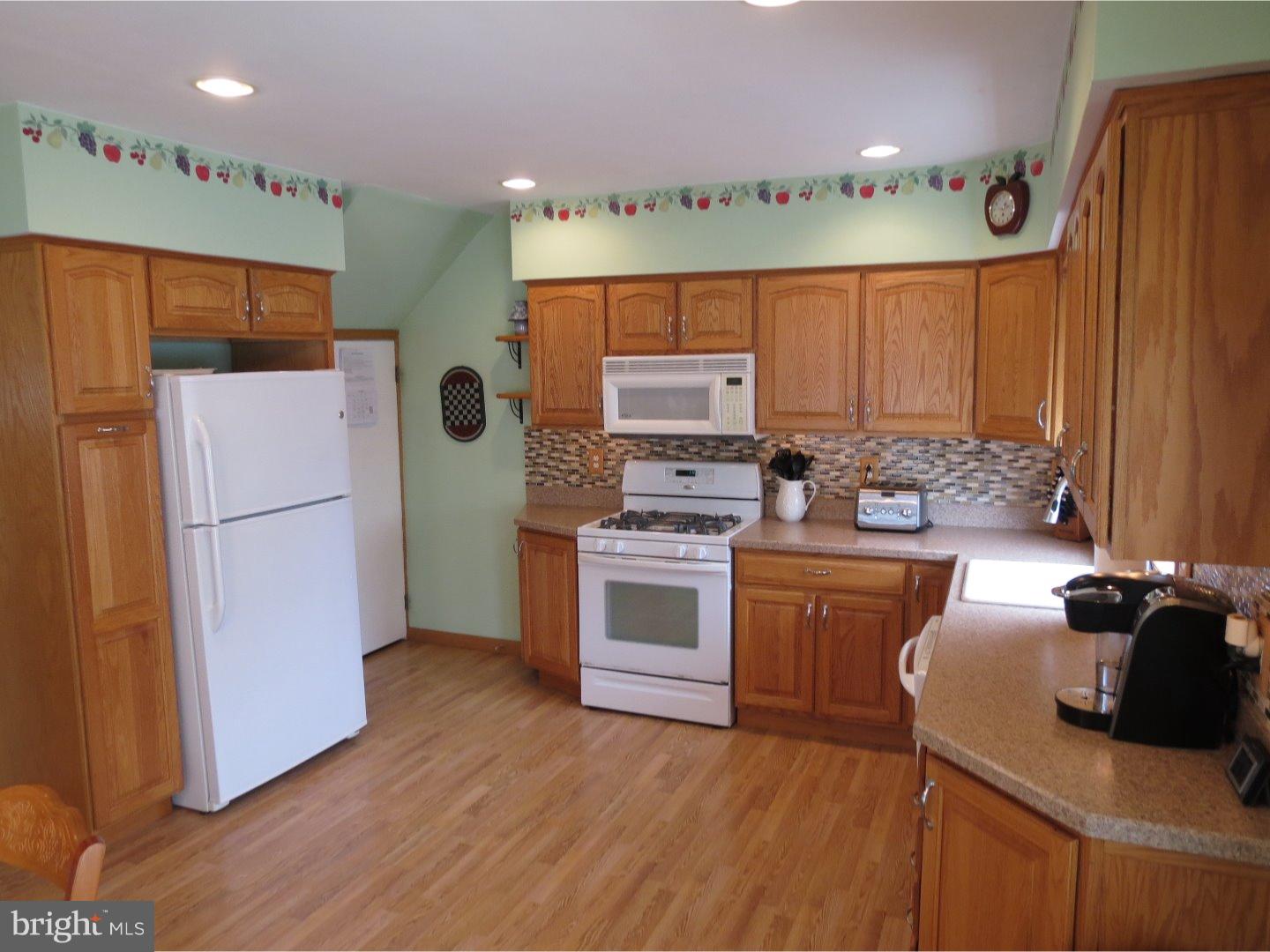 4032 Vernon Road Drexel Hill, PA 19026 - Photo 9 of 25 Kitchen