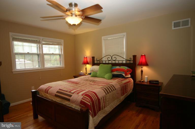 6725 Huntsman Boulevard Springfield, VA 22152 - Photo 14 of 30 Bedroom (Master)