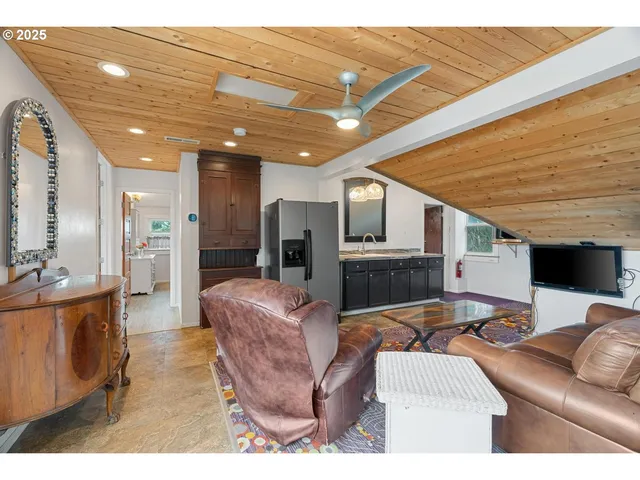 $799,900 | 8970 Southeast Kingswood Way, Damascus, OR 97089