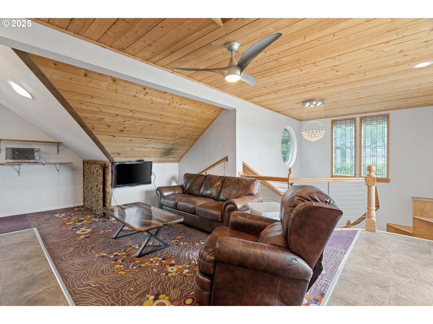 8970 Southeast Kingswood Way Damascus, OR 97089 - Photo 20 of 42 a living room with furniture